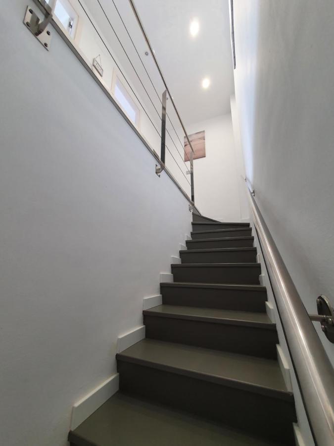 Moderno Duplex Comfort Roses Ngoại thất bức ảnh