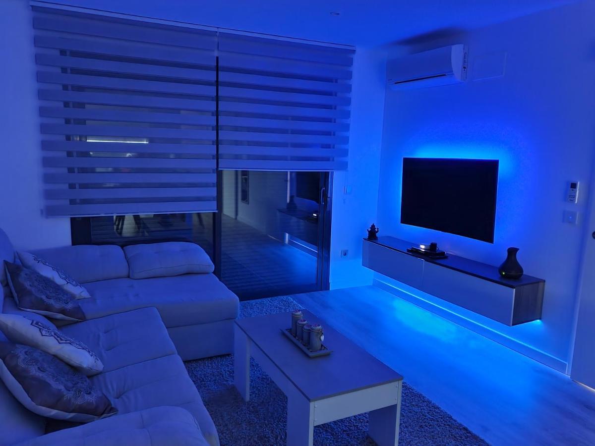 Moderno Duplex Comfort Roses Ngoại thất bức ảnh